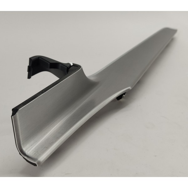 Moldura Acabamento Direito Painel Mercedes C180 1.6 2017 Prata