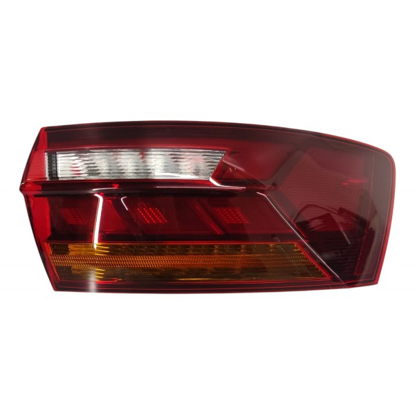 Lanterna Direta Volkswagen Jetta Gli 2026 17a945096c Direito/passageiro Vermelho