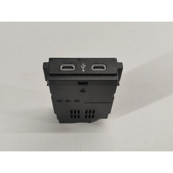 Entrada Usb C Dupla Jetta Gli 2026 2g6035700 Preto
