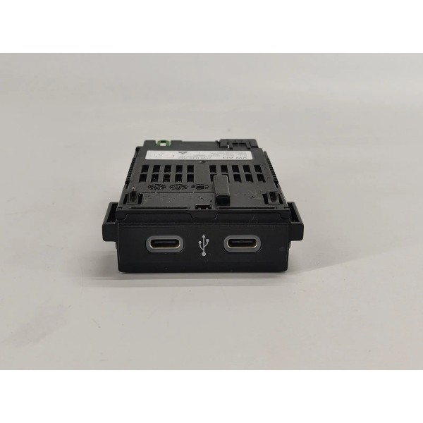 Entrada Usb C Dupla Jetta Gli 2026 2g6035700 Preto