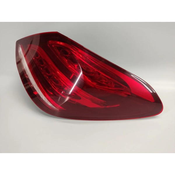 Lanterna T.d Paralela Mercedes C180 1.6 2017 Direito/passageiro Vermelho