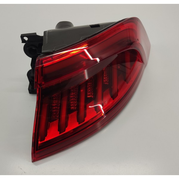 Lanterna Traseira Direita Audi Q8 2019 4m8945070 Direito Vermelho
