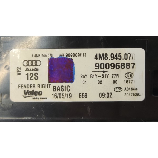 Lanterna Traseira Direita Audi Q8 2019 4m8945070 Direito Vermelho