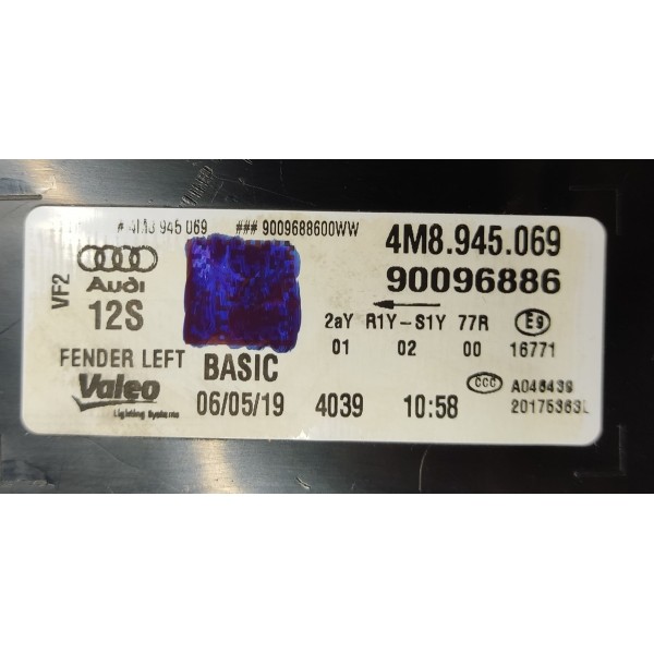 Lanterna Traseira Esquerda Audi Q8 2019 4m8945069 Esquerdo