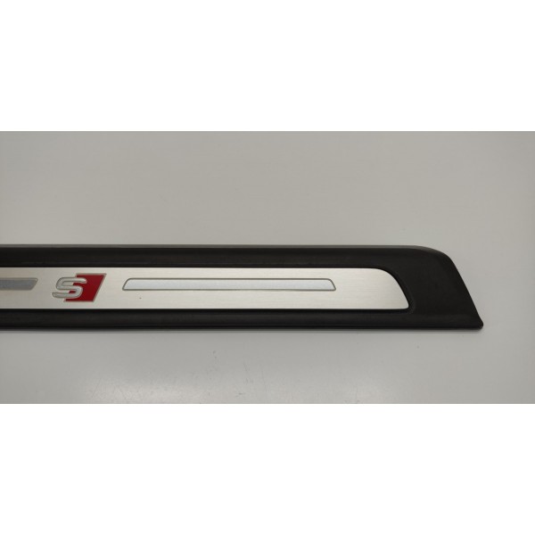 Soleira Porta Dianteira Esquerda Audi Q8 2019 4m8947405