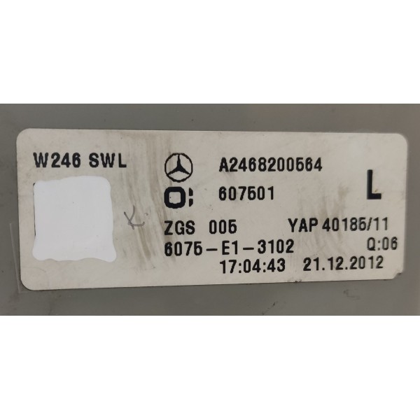 Lanterna Lateral Traseira Esquerda Led Mercedes B200 2015 Esquerdo Vermelho