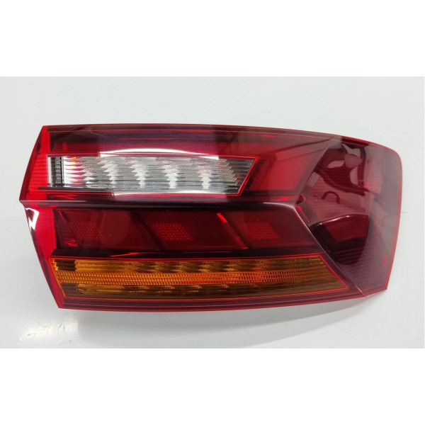 Lanterna Traseira Direita Vw Jetta Gli 230cv 2019 Direito Vermelho