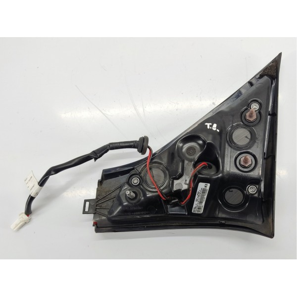 Lanterna Tampa Traseira Esquerda Nissan Kicks 2021 26555r02a Esquerdo Bordô