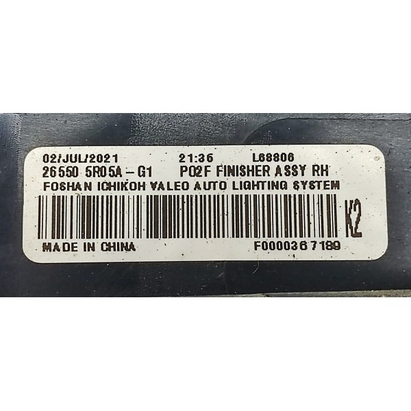 Acabamento Lanterna Tampa Traseira Direita Nissan Kicks 2021 Direito Vermelho