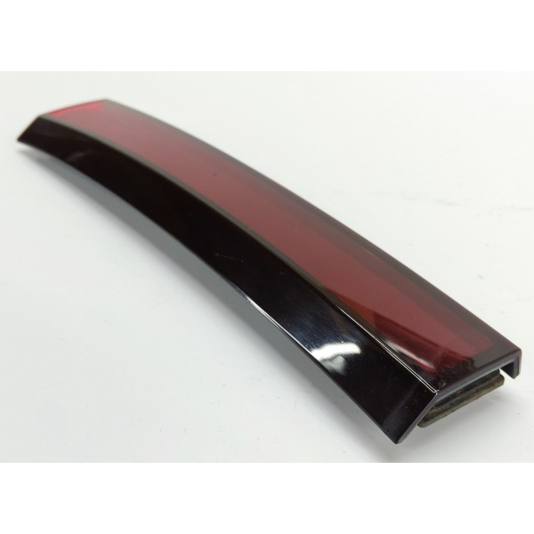 Acabamento Lanterna Tampa Traseira Direita Nissan Kicks 2021 Direito Vermelho