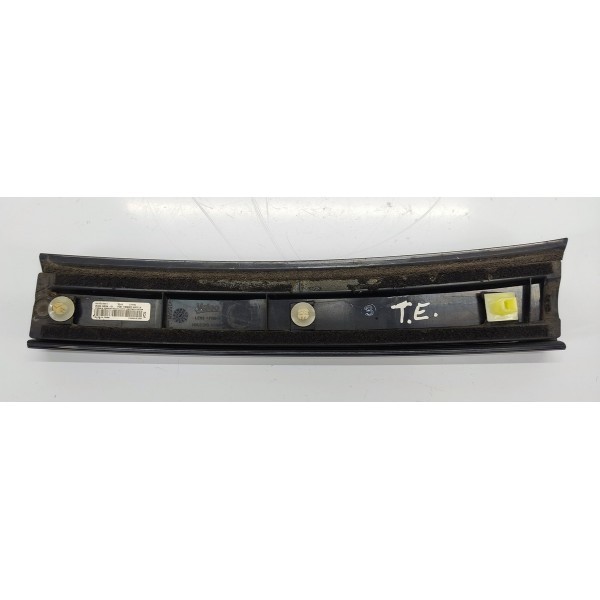 Acabamento Lanterna Traseira Esquerda Nissan Kicks 2021 Vermelho