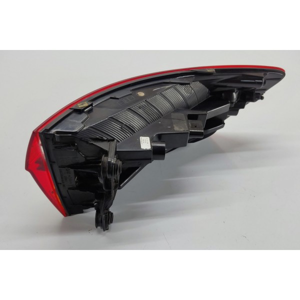 Lanterna Traseira Esquerda Vw Jetta Gli 230cv 2019 Esquerdo Vermelho