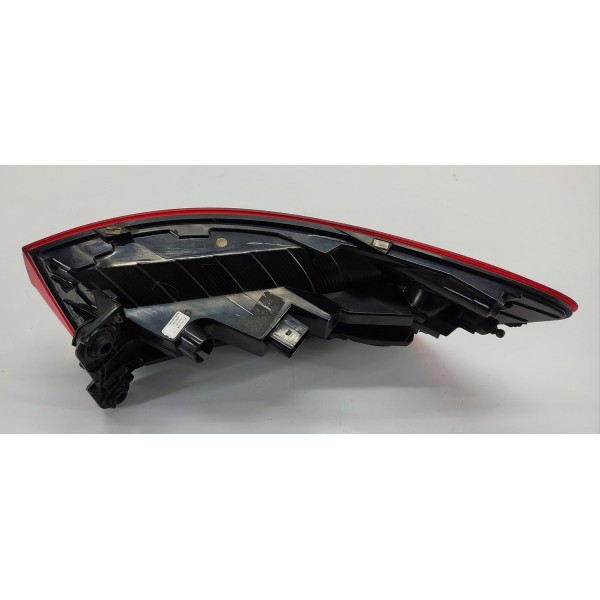 Lanterna Traseira Esquerda Vw Jetta Gli 230cv 2019 Esquerdo Vermelho