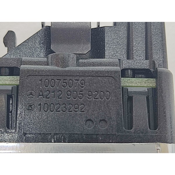 Botão Abertura Porta Malas Mercedes Cla 45 Amg 2016