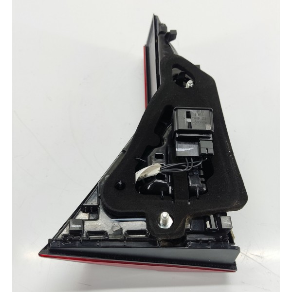 Lanterna Tampa Traseira Esquerda Vw Jetta Gli 230cv 2019 Esquerdo/motorista Vermelho