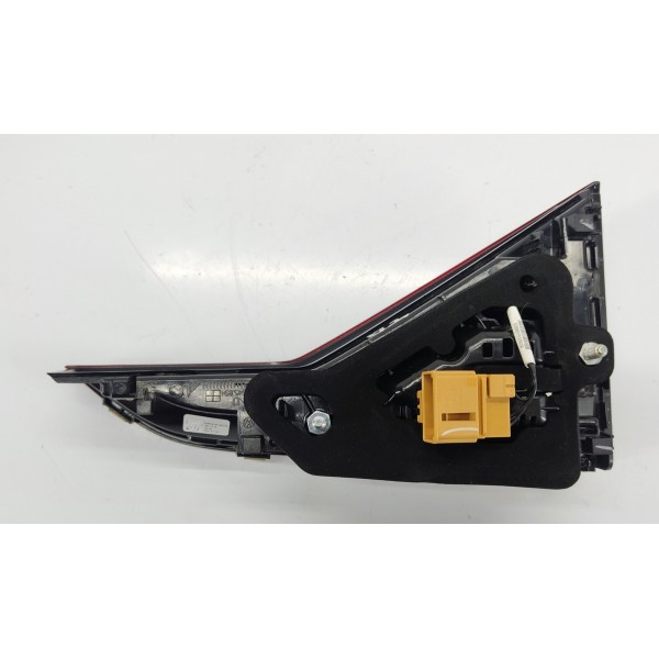 Lanterna Tampa Traseira Direita Vw Jetta Gli 230cv 2019 Direito/passageiro Vermelho