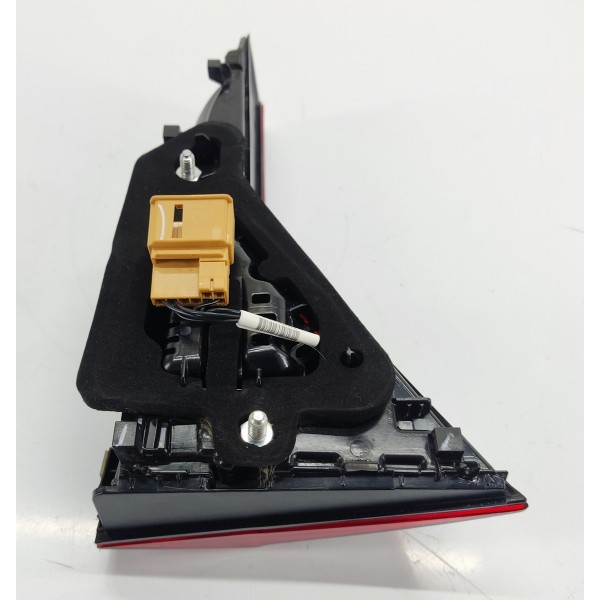 Lanterna Tampa Traseira Direita Vw Jetta Gli 230cv 2019 Direito/passageiro Vermelho