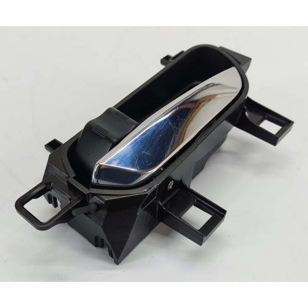 Maçaneta Interna Dianteira Esquerda Nissan Kicks 2021 5rb Traseira