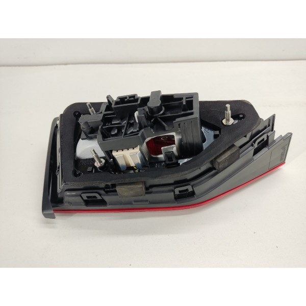 Lanterna Tampa Traseira Direita Audi A3 2016 Detalhe Direito Vermelho