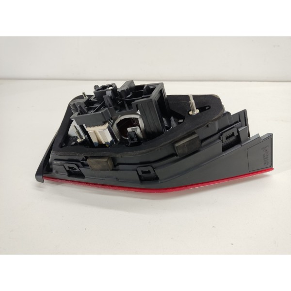 Lanterna Tampa Traseira Direita Audi A3 2016 Detalhe Direito Vermelho