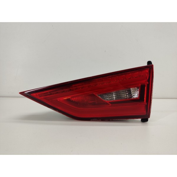 Lanterna Tampa Traseira Direita Audi A3 2016 Detalhe Direito Vermelho