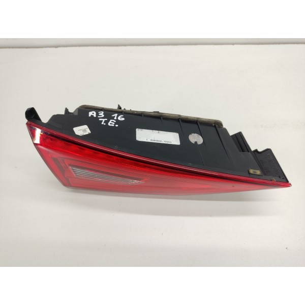 Lanterna Tampa Traseira Esquerda Audi A3 2016 Esquerdo Vermelho