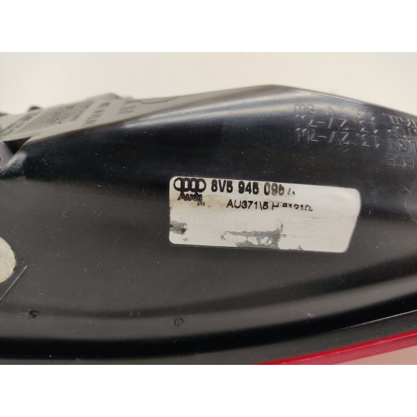 Lanterna Traseira Direita Audi A3 2016 Detalhe Direito Vermelho