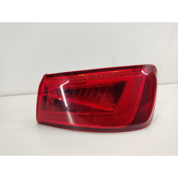 Lanterna Traseira Direita Audi A3 2016 Detalhe Direito Vermelho