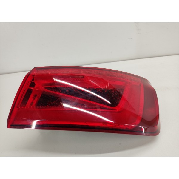 Lanterna Traseira Direita Audi A3 2016 Detalhe Direito Vermelho