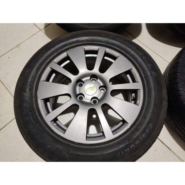 Jogo Roda R17 Chevrolet Captiva 3.6 2011 Pneu Ruim Prateado
