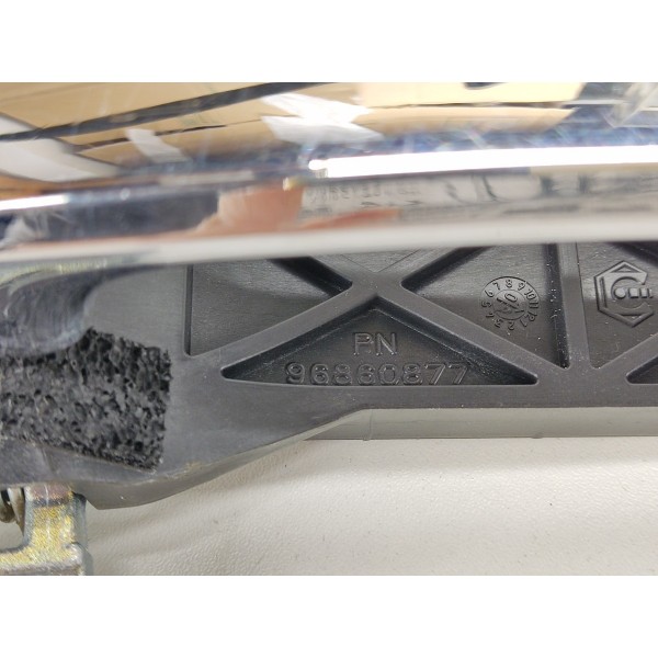 Maçaneta Externa Traseira \e Chevrolet Captiva 3.6 2011 Prateado Traseira