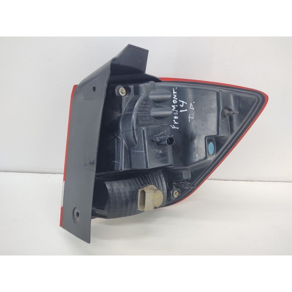 Lanterna Traseira Esquerda Freemont 2.4 2012 Com Led  Direito Vermelho