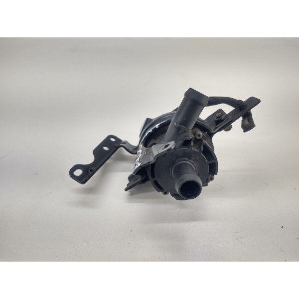 Bomba Agua Auxiliar Mercedes B200 2015