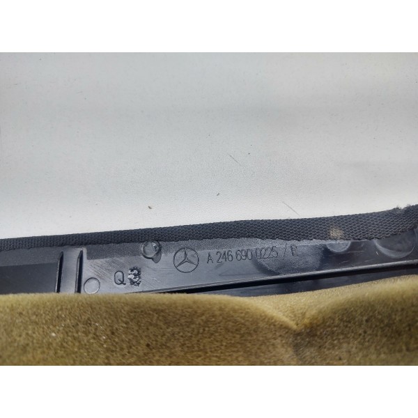 Acabamento Coluna Para Brisa Direito Mercedes B200 2015