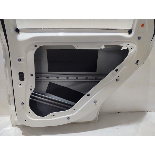 Porta Traseira Direita Mercedes B200 2015 C/ Detalhe Traseira Direita Branco
