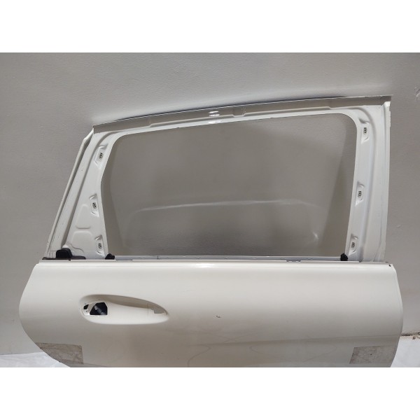 Porta Traseira Direita Mercedes B200 2015 C/ Detalhe Traseira Direita Branco