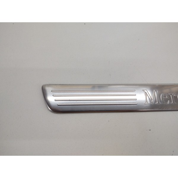 Soleira Porta Dianteira Esquerda Mercedes B200 2015