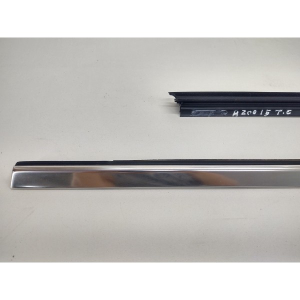 Pestana Porta Traseira Esquerda Mercedes B200 2015